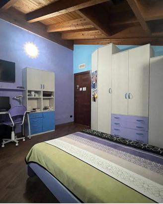 Cameretta completa con letto a una piazza e mezza