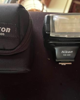 Flash Nikon Speedlight SB-400 – con custodia