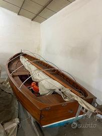 Barca a vela latina in legno