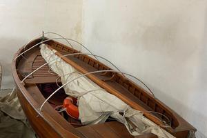 Barca a vela latina in legno