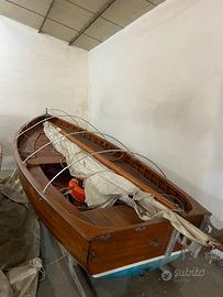 Barca a vela latina in legno