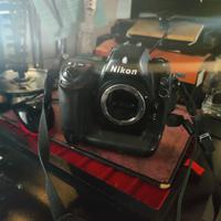 Nikon D2X solo corpo 