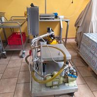 MACCHINA RIEMPITRICE LATTINE