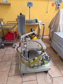 MACCHINA RIEMPITRICE LATTINE