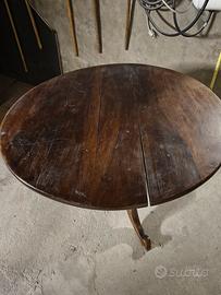 Tavolo rotondo in noce con 4 sedie in faggio