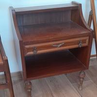 Comodino vintage in legno color noce 5euro MAZARA
