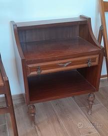 Comodino vintage in legno color noce 5euro MAZARA