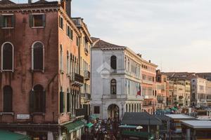 NEGOZIO A VENEZIA