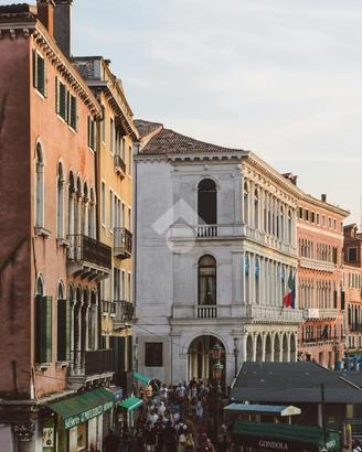 NEGOZIO A VENEZIA
