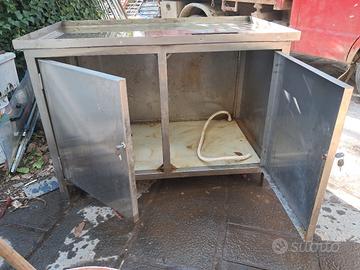 mobile in acciaio inox 