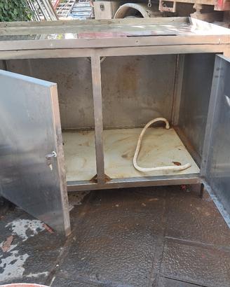 mobile in acciaio inox 