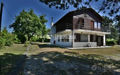 Casa indipendente con annessi e terreno agricolo
