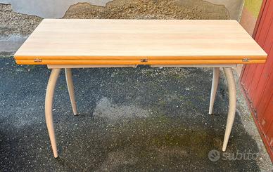 Tavolo pieghevole salva spazio con ripiano in legn