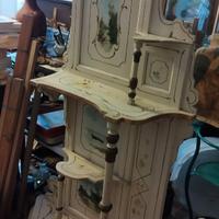 Numero due antichi mobili da salone.