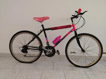 mountain bike rosa fucsia