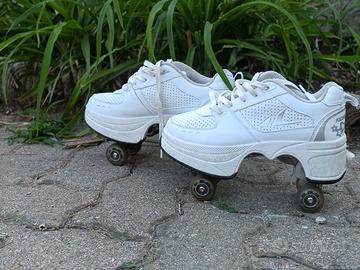 Scarpe  con rotelle  bianche. 