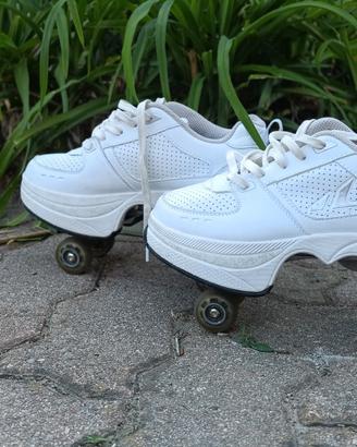 Scarpe  con rotelle  bianche. 