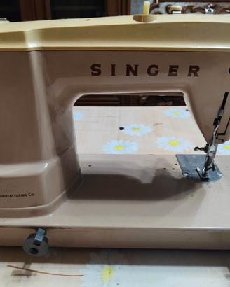 Macchina da cucire Singer 402M vintage