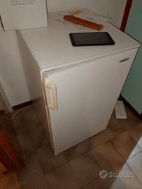 Piccolo frigo con freezer