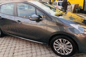 Peugeot 208 PureTech 82 5 porte Allure