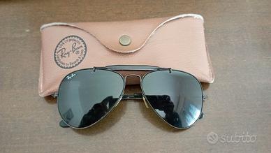 Occhiali da sole Ray-Ban.
