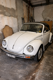 Maggiolino bianco cappotta nera