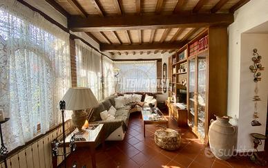 Casa indipendente a Massa 5 locali