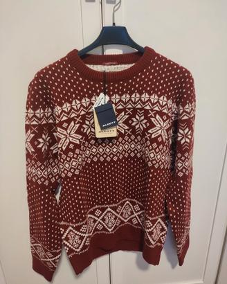 Maglione caldo , rosso, stile natalizio .