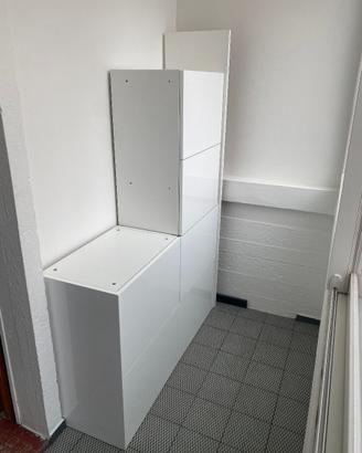 mobile Ikea laccato lucido