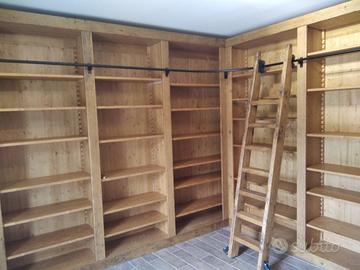 libreria in abete vecchio cerato con ripiani scala
