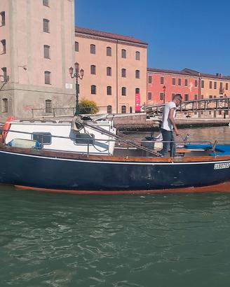 Gozzo scafo in vetroresina