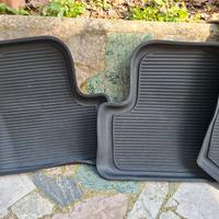 tappetini e kit ripararuote  Jeep avenger benzina 