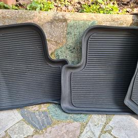 tappetini e kit ripararuote  Jeep avenger benzina 