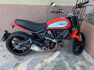 Moto Ducati Scrambler 800 Icon