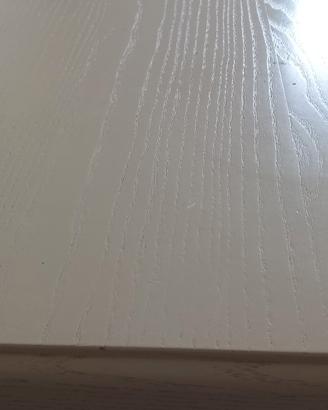 Tavolo bianco in legno