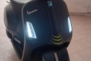Vespa gts 300 hpe super tech 2024