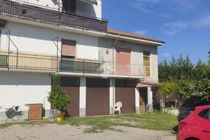 CASA DI CORTE A LONATE POZZOLO