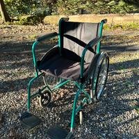 Sedia a rotelle pieghevole in buone condizioni