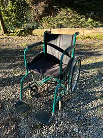 Sedia a rotelle pieghevole in buone condizioni