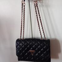 Borsa Guess trapuntata.