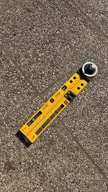 Squadra angolare multifunzione con livella