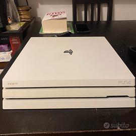 Playstation 4 PRO completa di accessori originali