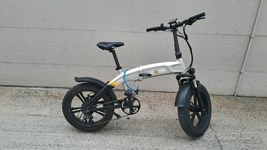 Bicicletta elettrica icone x5