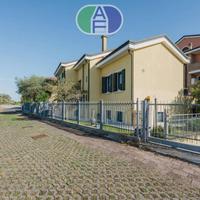 PIANIGA CASA SINGOLA CON 5 CAMERE E 5 BAGNI