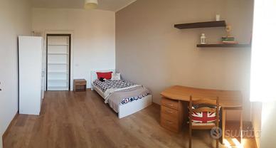 Letto Ikea + armadio + scrivania + libreria