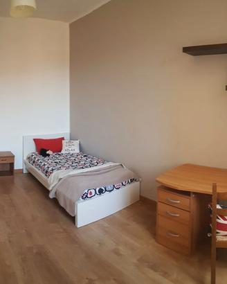 Letto Ikea + armadio + scrivania + libreria