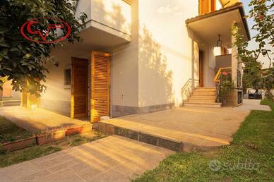 Villa di 308 m² con 4 locali a Montevarchi