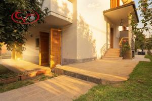 Villa di 308 m² con 4 locali a Montevarchi