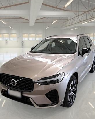 VOLVO XC60 B4 D AWD AUTOMATICO PLUS DARK SUV