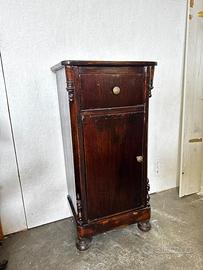 Comodino antico fine 800